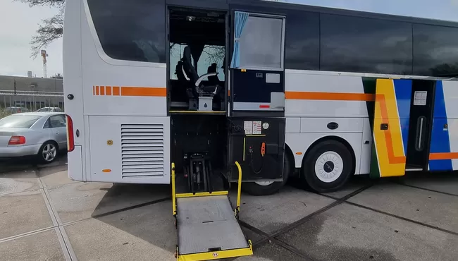 Bak  Reizen verhuurt Rolstoeltouringcars