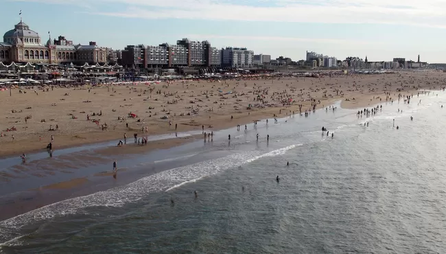 Uitwaaien op het strand van Scheveningen
